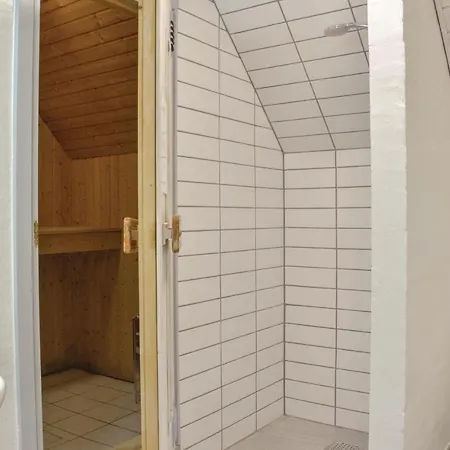 Six-bedroom Holiday In Ulfborg Øhuse