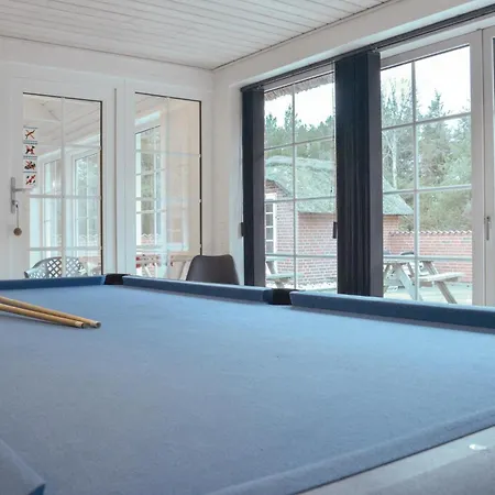 Six-bedroom Holiday In Ulfborg *