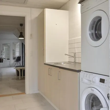 Six-bedroom Holiday In Ulfborg Casa vacanze Øhuse